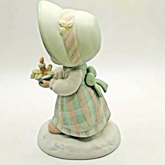 Vintage 1988 Precious Moments December 110116 Porcelain Figurine Enesco - Picture 2 of 6